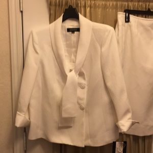 Kasper Two piece suit